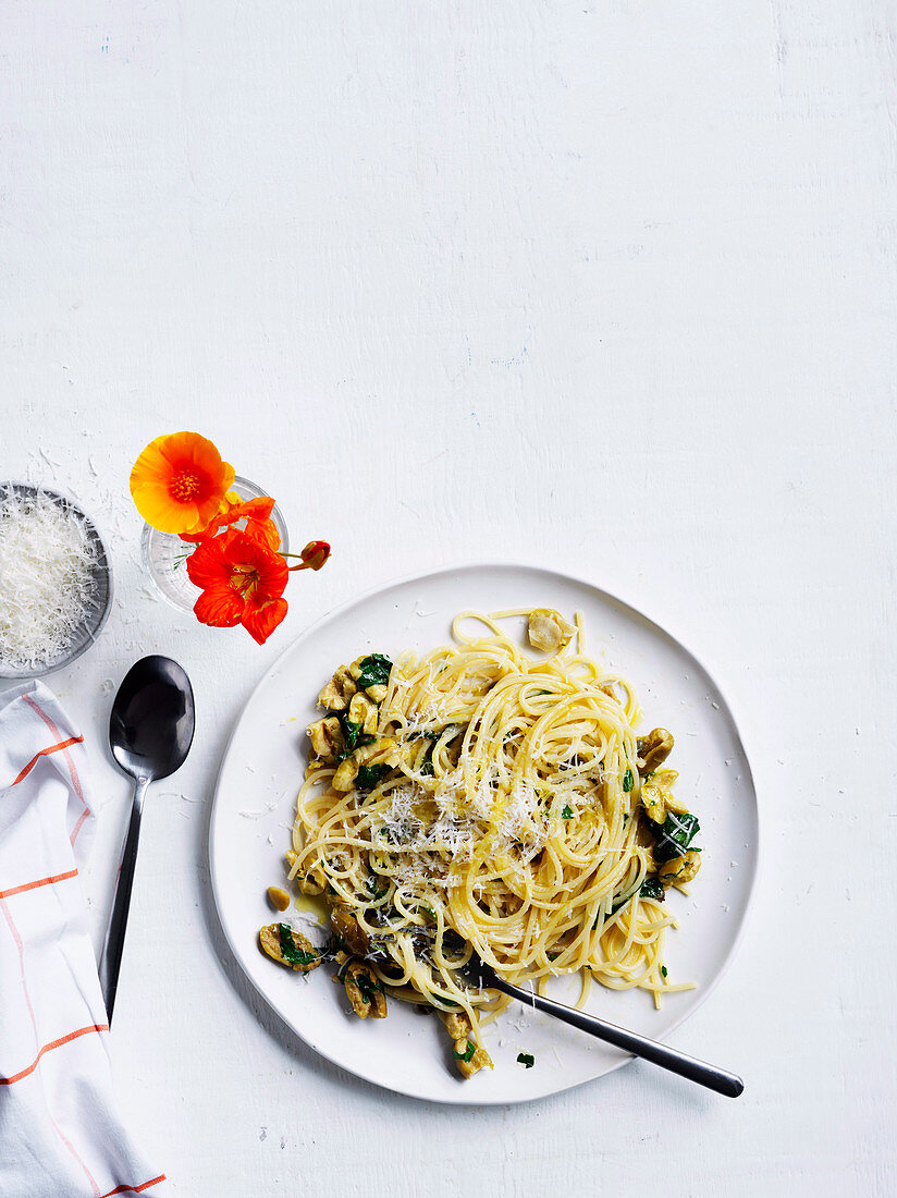Ten-minute spaghetti with olives, capers and lemon