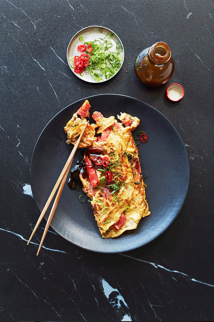 Tomato and spring onion omelete