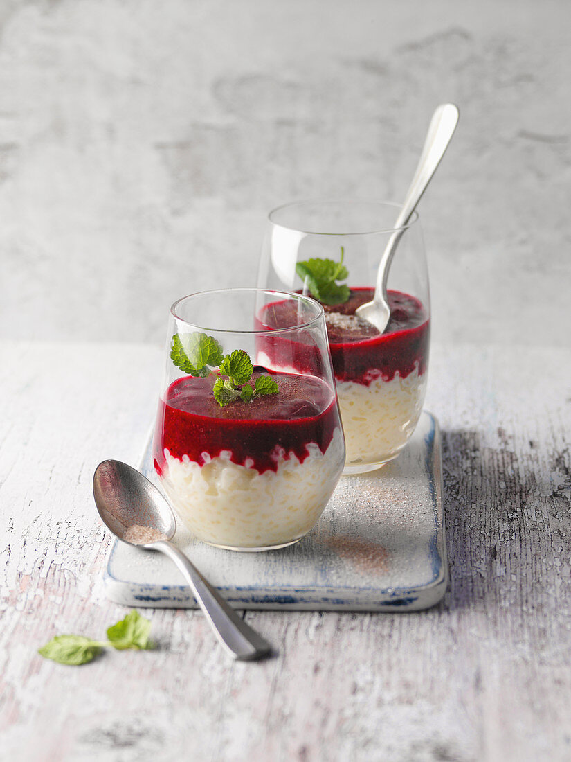 Mint rice pudding with berry compote