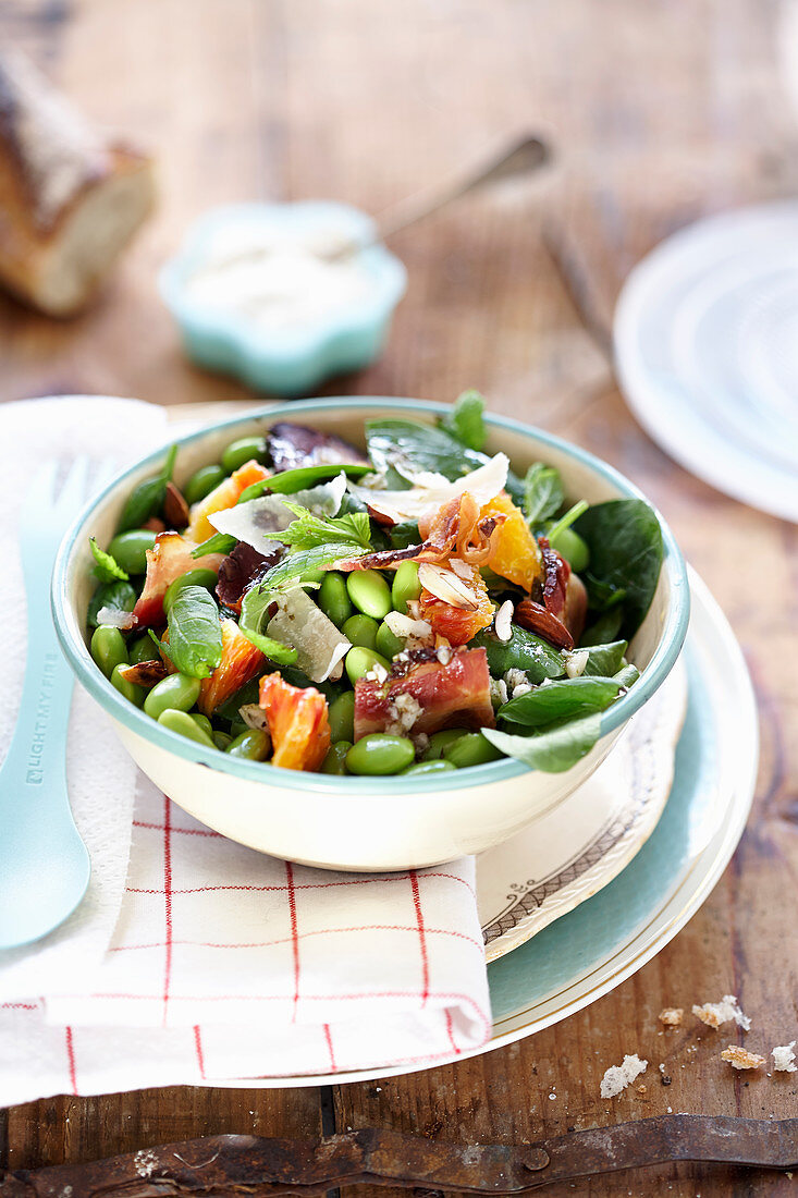 Sommersalat mit Bohnen und Spinat