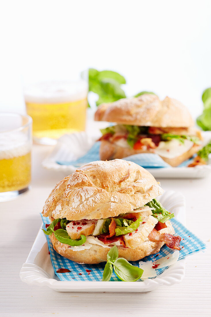 Caesar salad burger with chicken breast, smoked bacon and garlic sauce