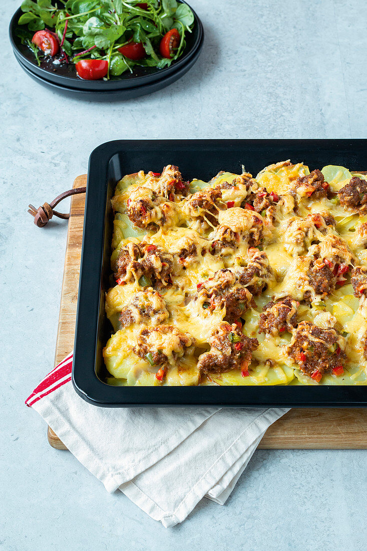 Potato and minced meat pizza