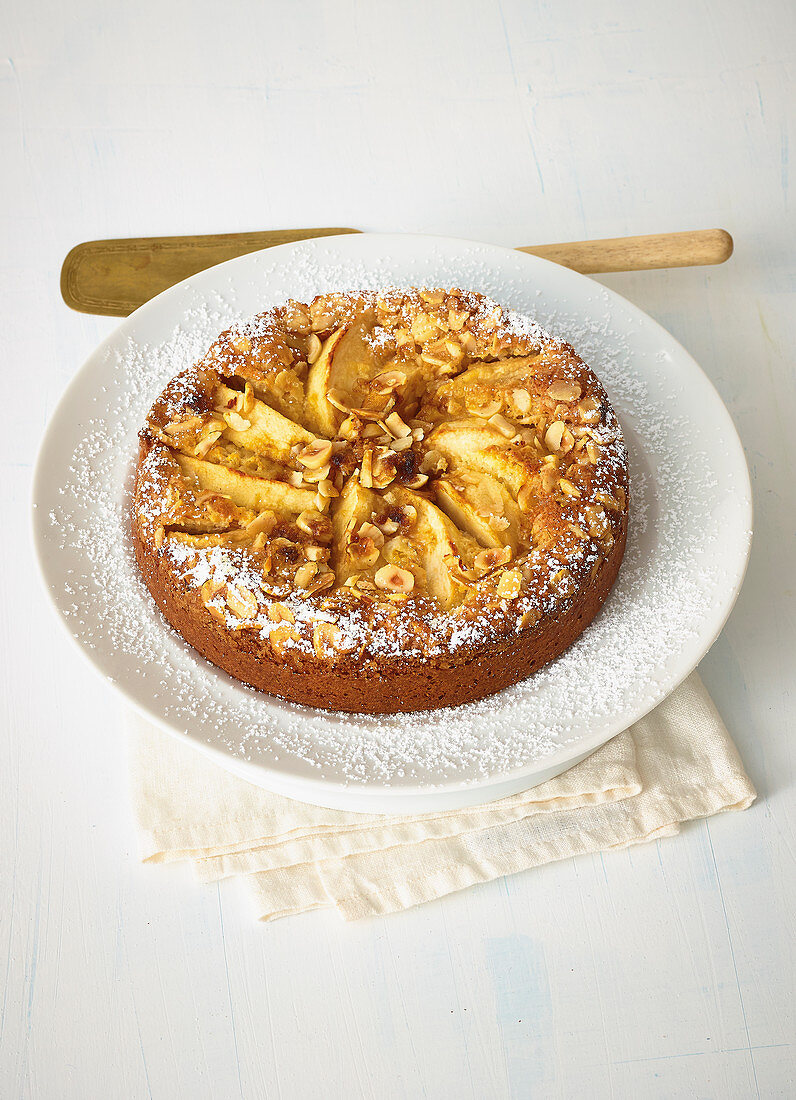 Versunkener Ricotta-Apfelkuchen mit Haselnüssen