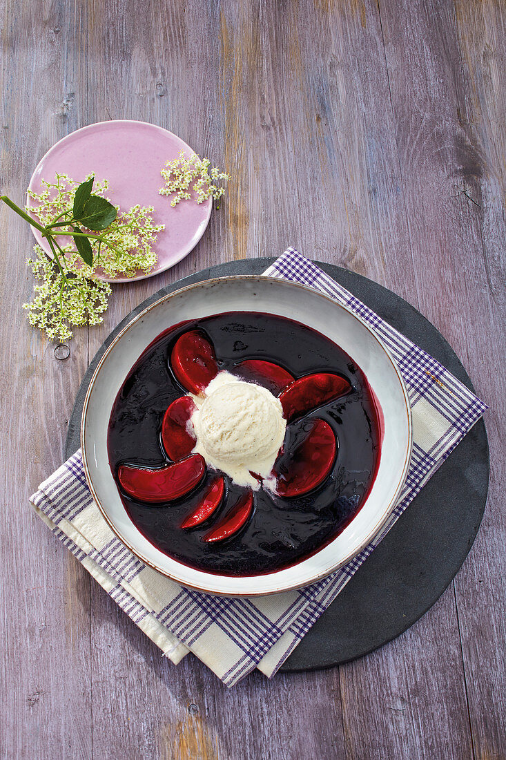 Elderberry soup (Northern Germany)