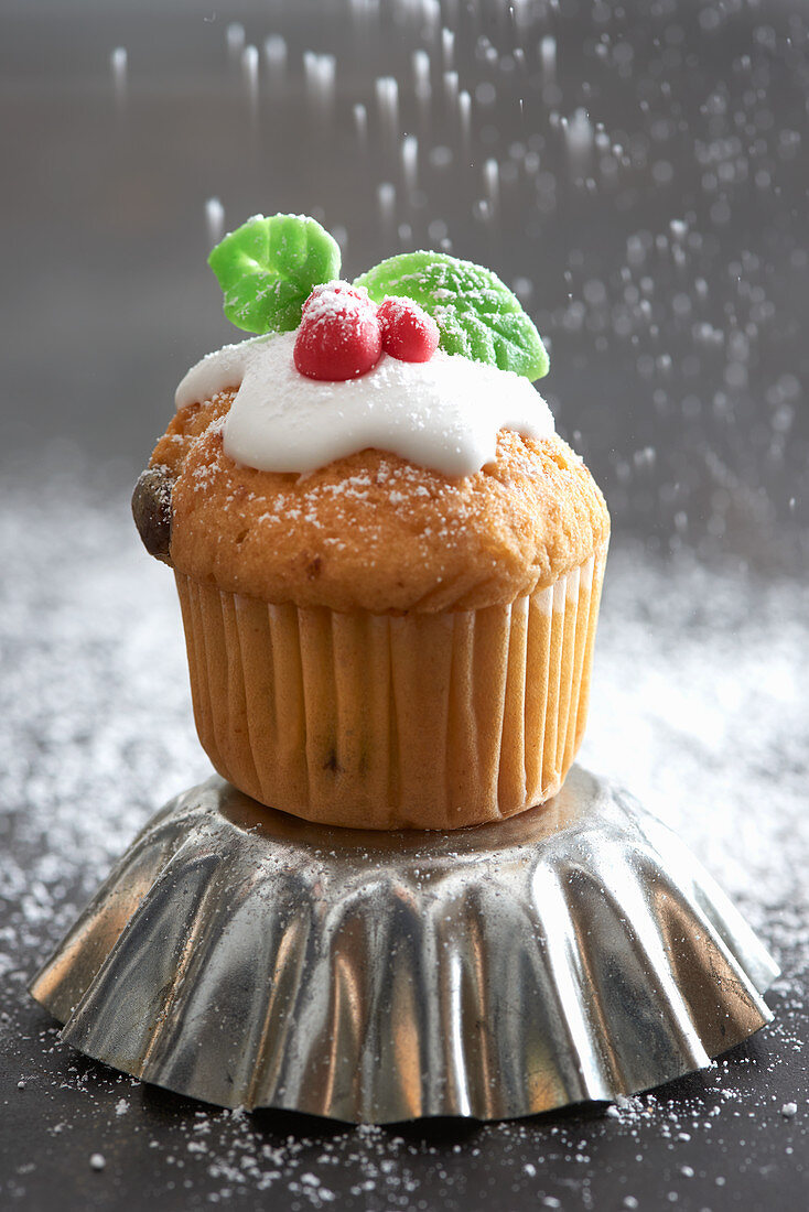 Mini muffin for Christmas, sprinkled with powdered sugar