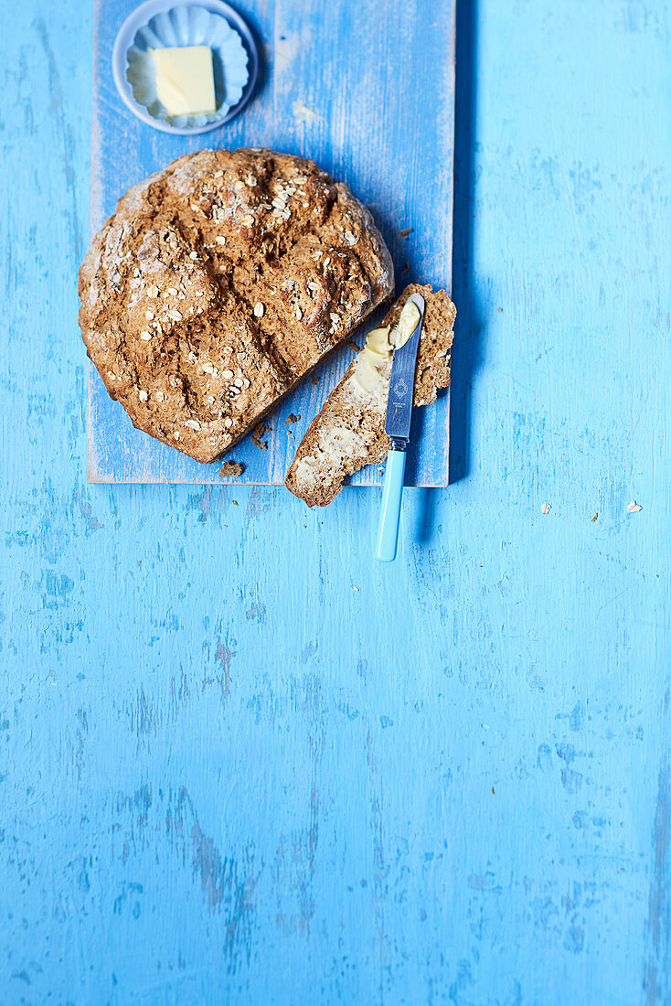 Rustic oat und treacle soda bread