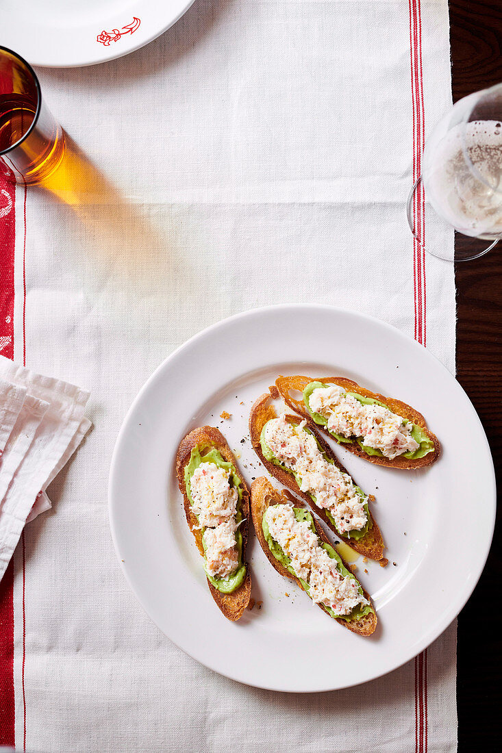 Crostini mit Krebsfleisch