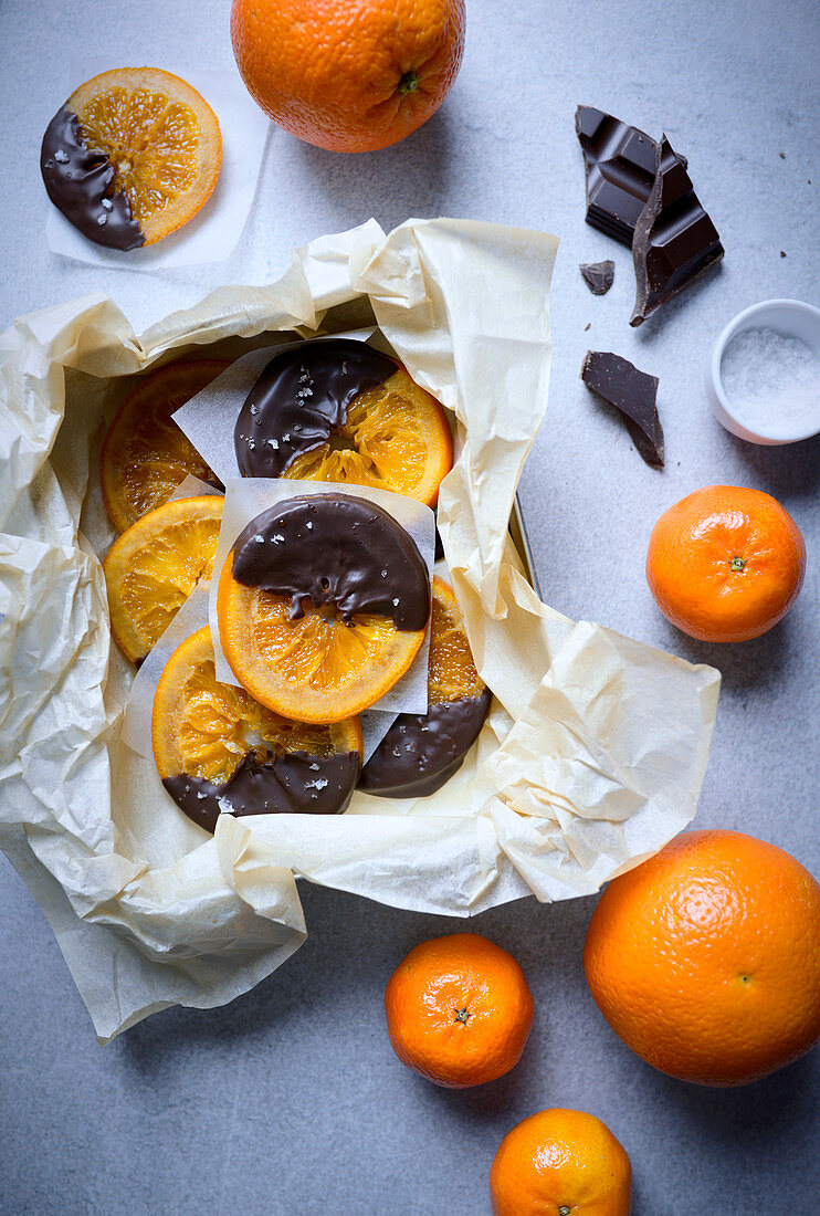 Kandierte Orangenscheiben mit Schokoglasur