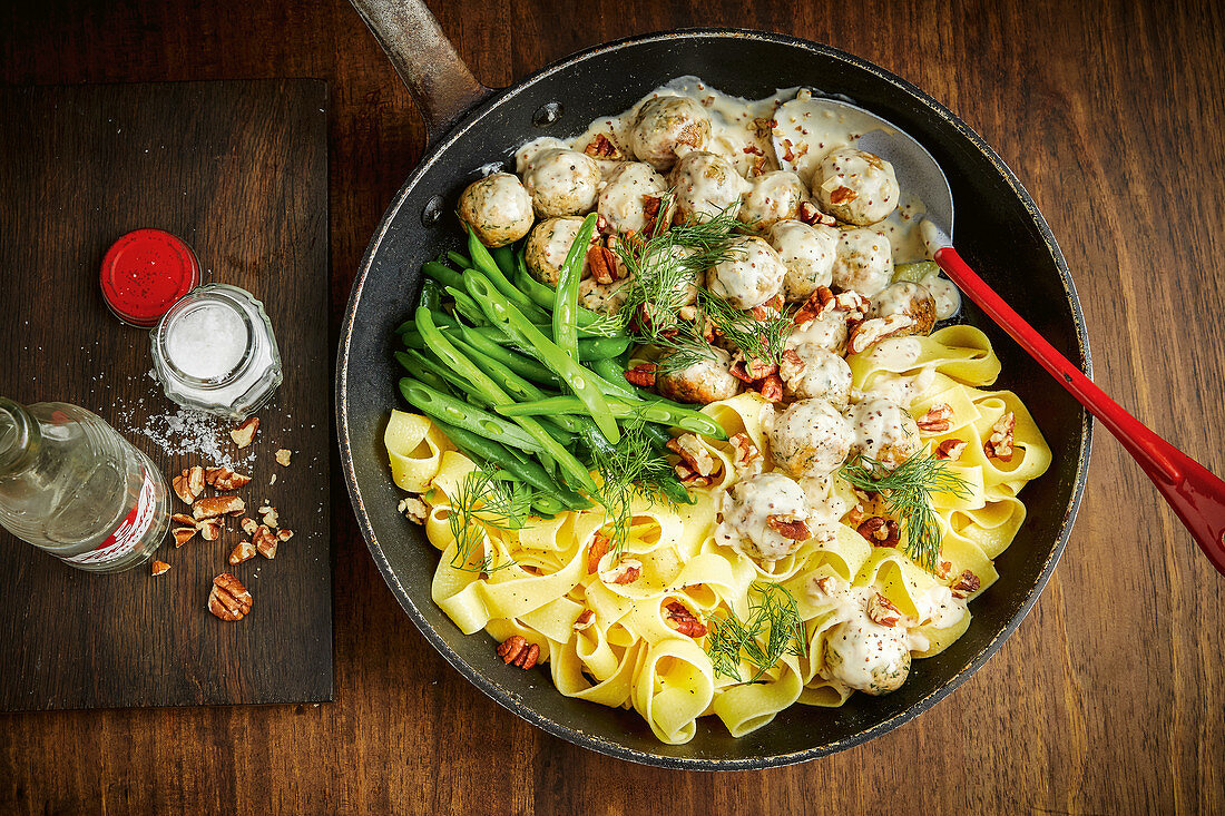 Schwedische Hackbällchen mit Pappardelle