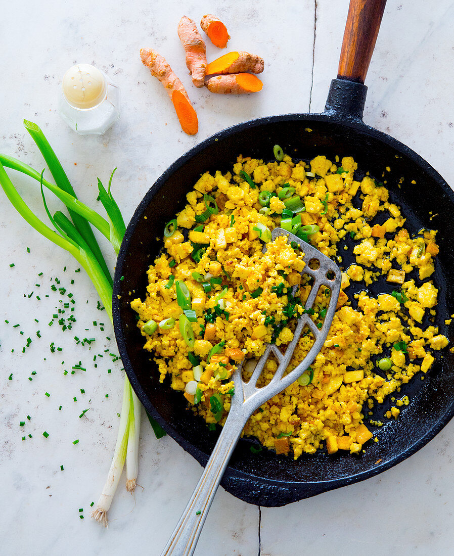 Fried tofu with turmeric and spring onions