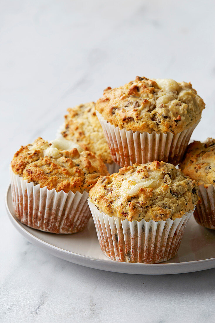 Glutenfreie Knoblauch-Pilz-Muffins mit Mozzarella