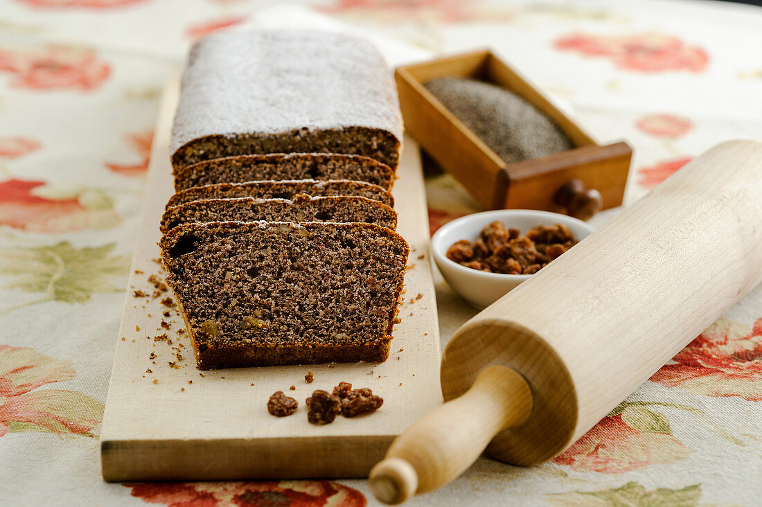 Dinkelmohnkuchen mit Trockenfrüchten