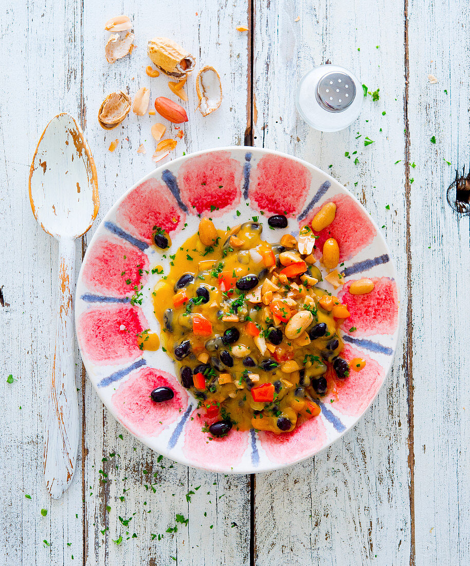 Peanut curry with black beans