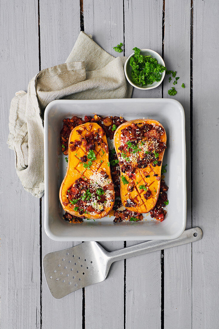 Gebratene Butternusskürbisse mit Chorizo und Pilzfüllung