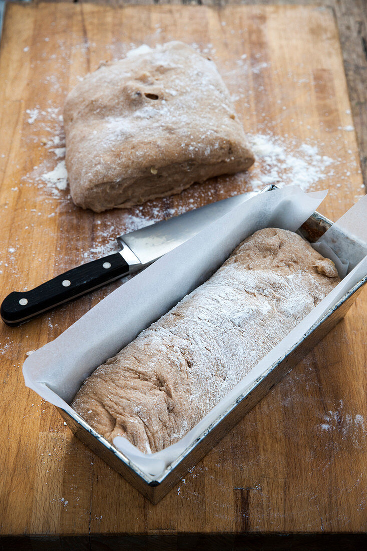 Ungebackenes, süsses Nussbrot