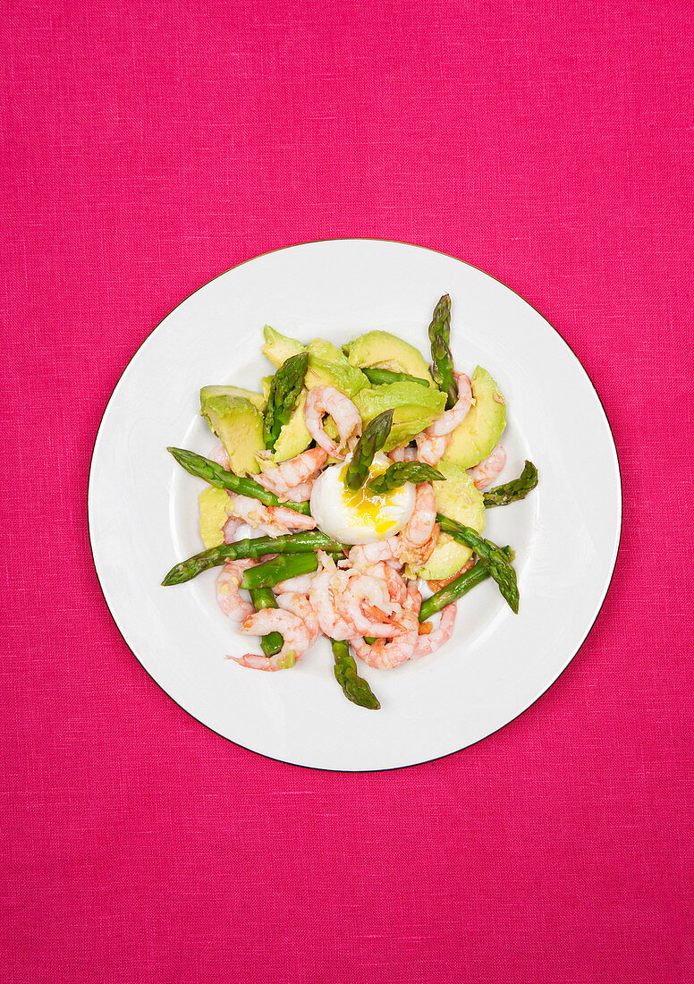 Prawns with avocado and asparagus