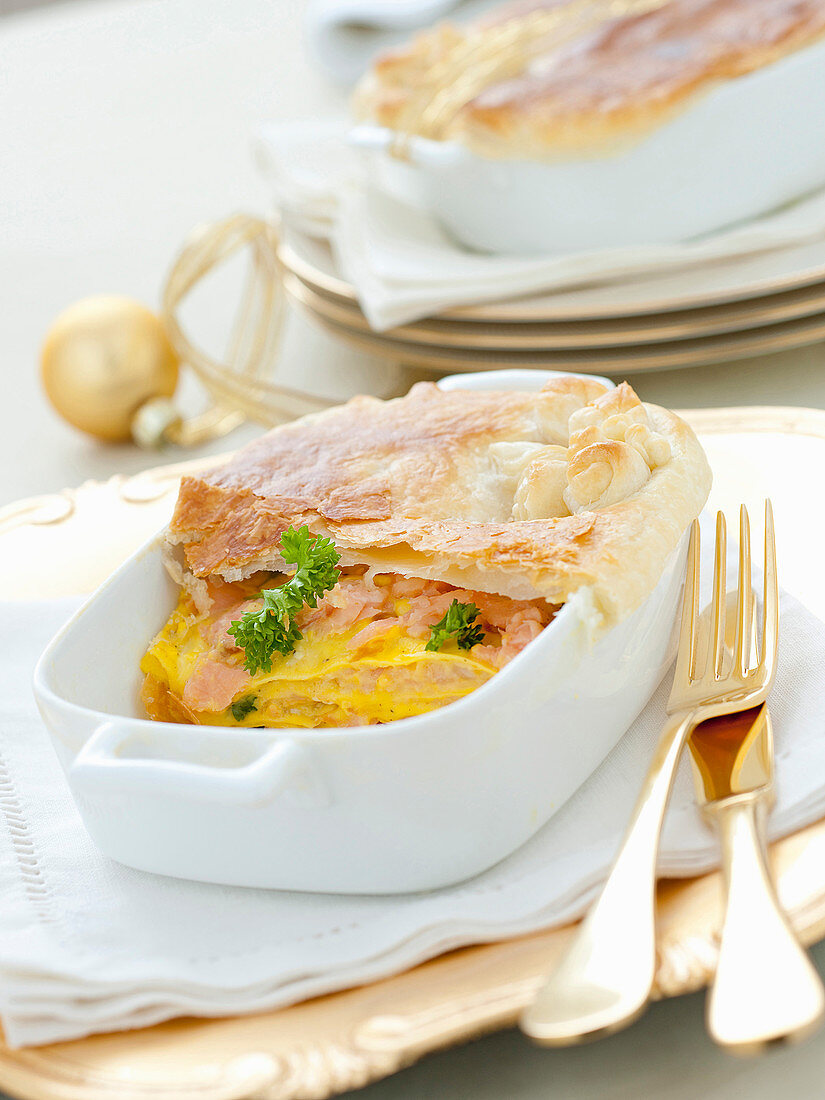 Lasagne mit Lachs unter Blätterteighaube zu Weihnachten