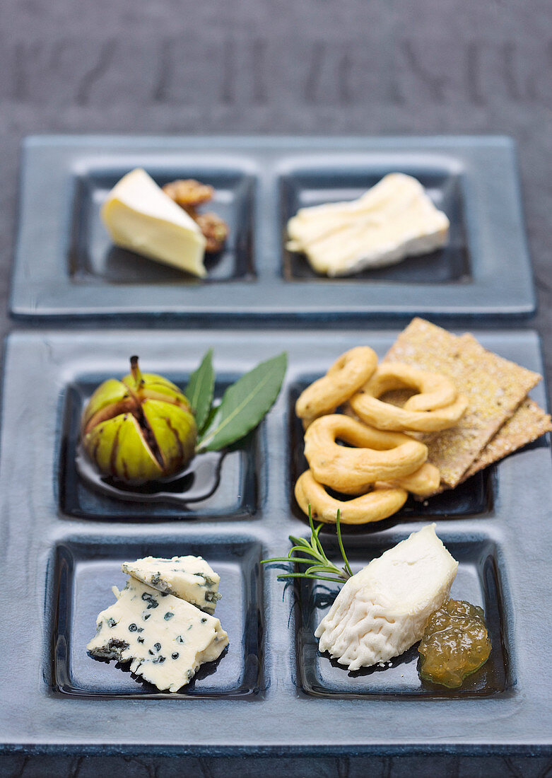 Cheese plate with crackers, fig and chutney