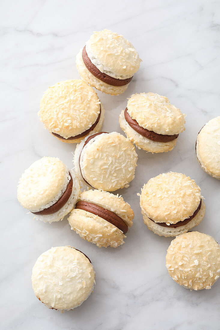 Coconut macaroons with chocolate cream