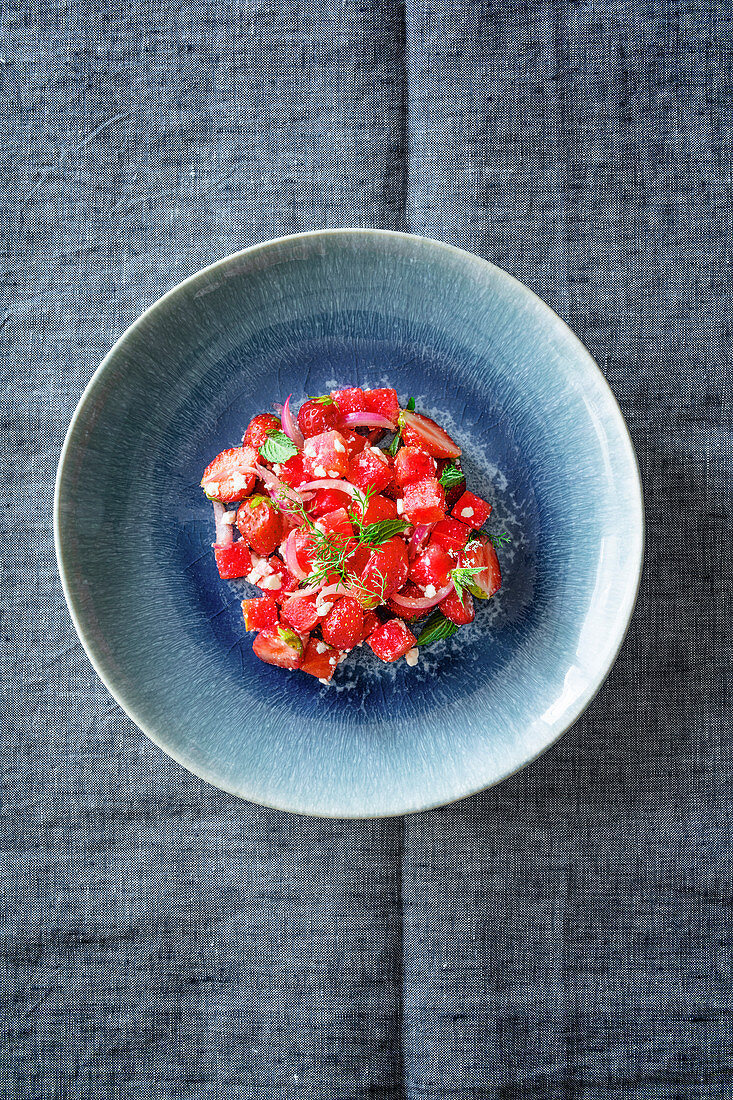 Salat mit Erdberen, Wassermelone und Feta (Levante Küche)