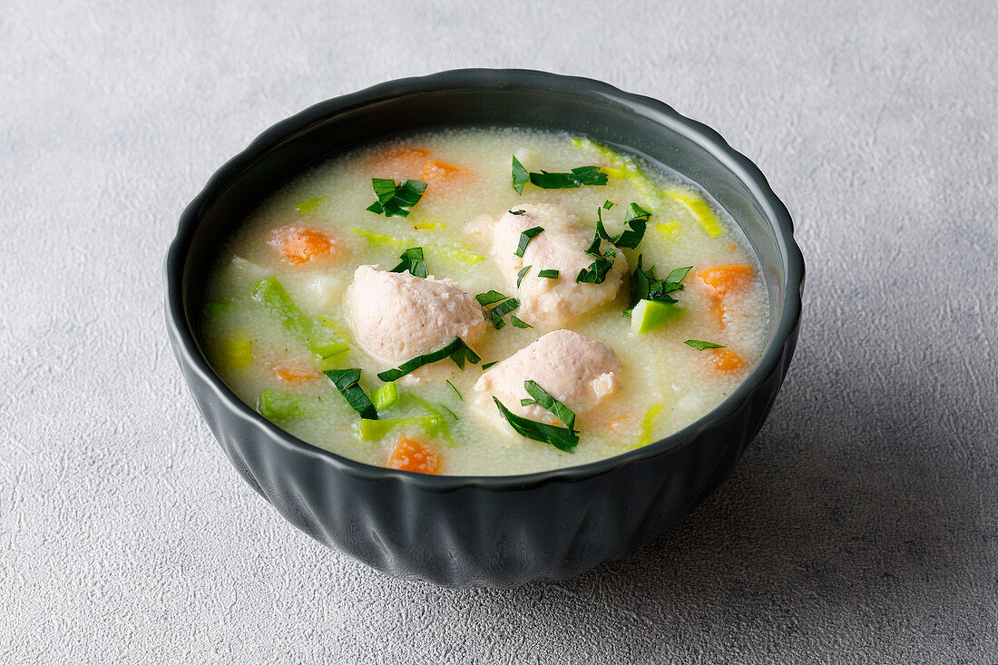 Semolina soup with salmon dumplings