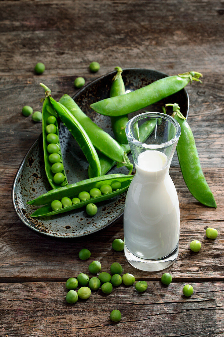Pea drink and fresh peas
