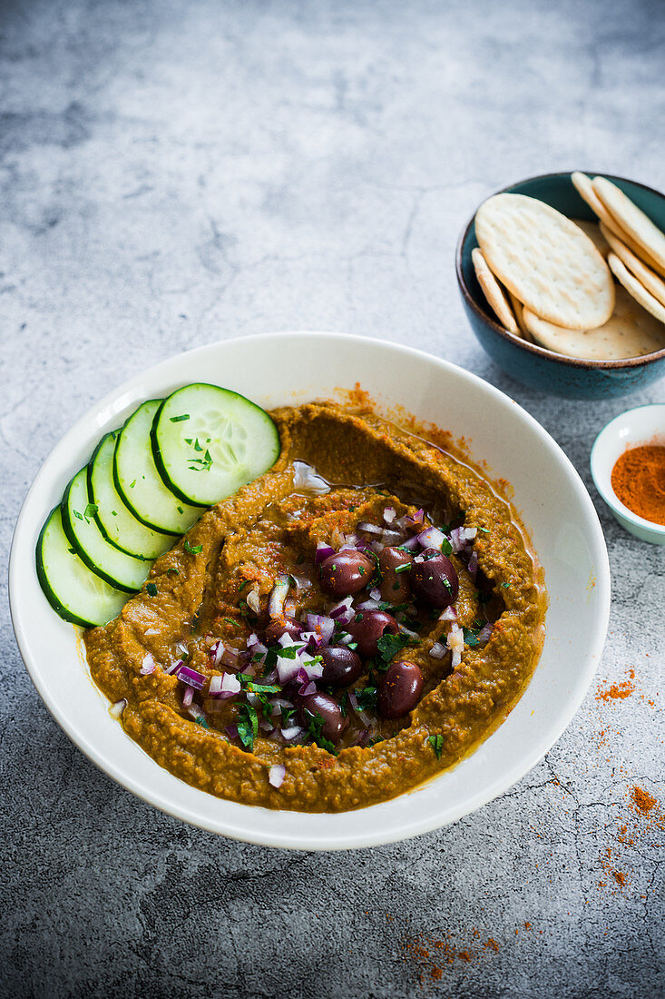 Roter-Linsen-Hummus mit Kurkuma