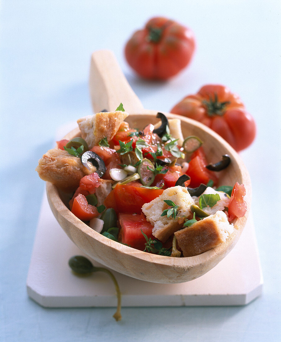 Bread salad with tomatoes and olives