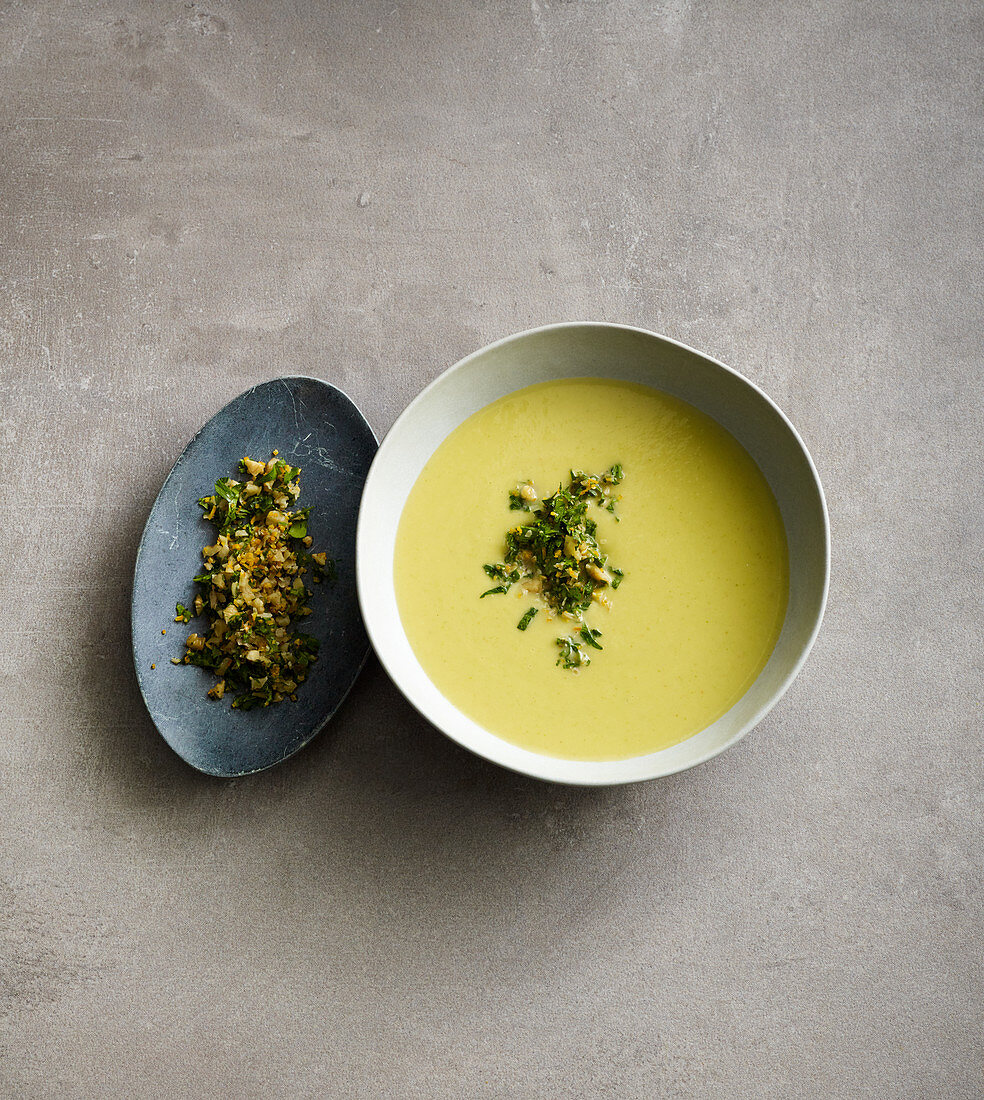 Cream of savoy cabbage with walnuts