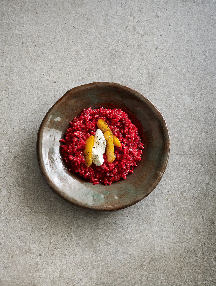 Rote-Bete-Risotto mit Ziegenkäse und Chili-Äpfeln