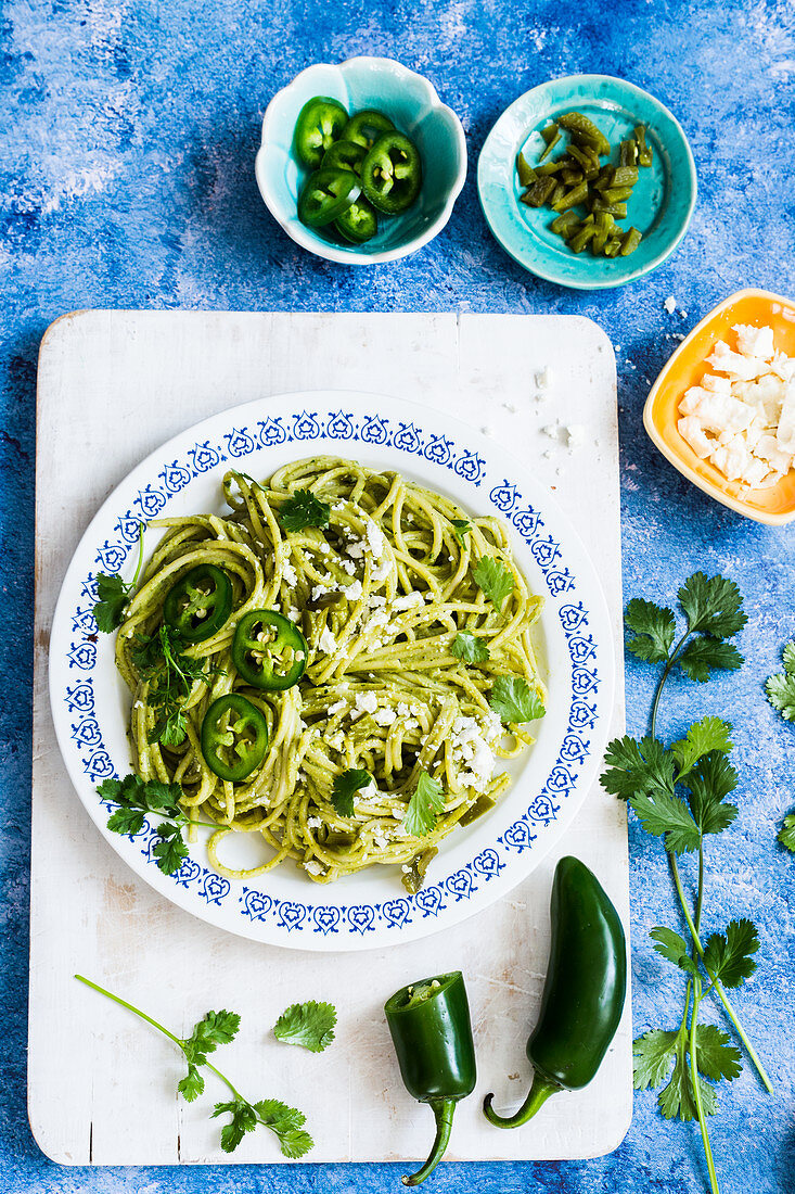 Spaghetti mit Jalapenos und Koriandergrün