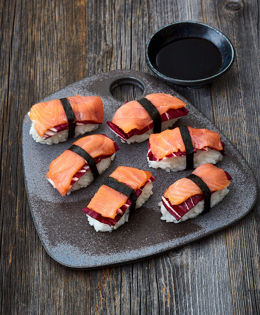 Nigiri sushi with smoked salmon and radicchio