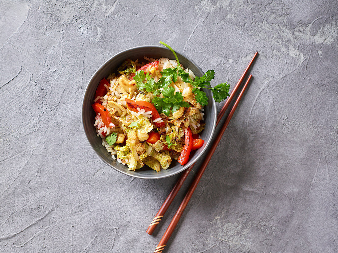 Spicy Chinese cabbage and cashew stir fry