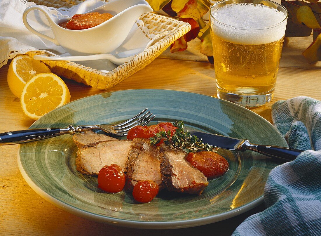 Beef sirloin slices with thyme & pepper crust & tomatoes