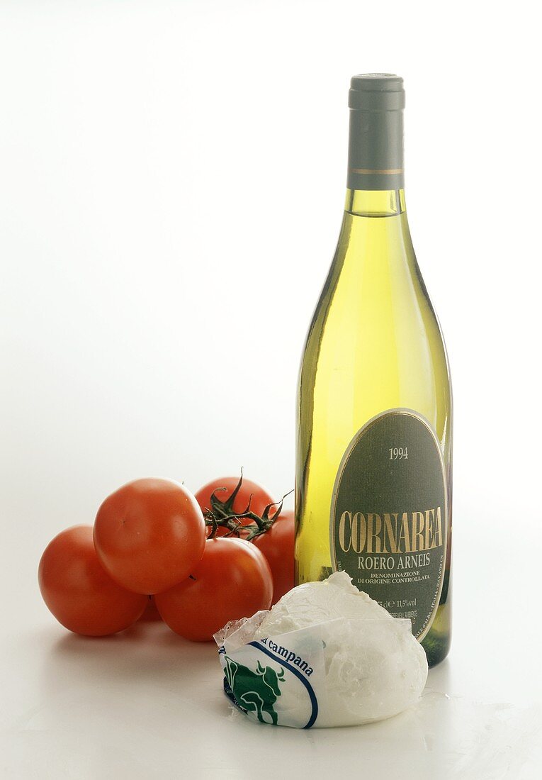Mozzarella di bufala, Tomaten & Flasche passender Weißwein
