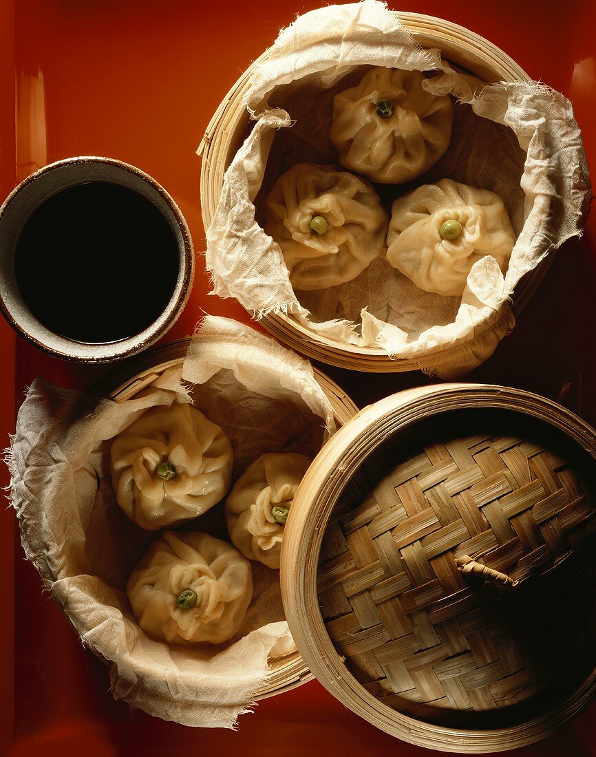 Dim Sum - chinesische Teigsäckchen im Dampfkörbchen