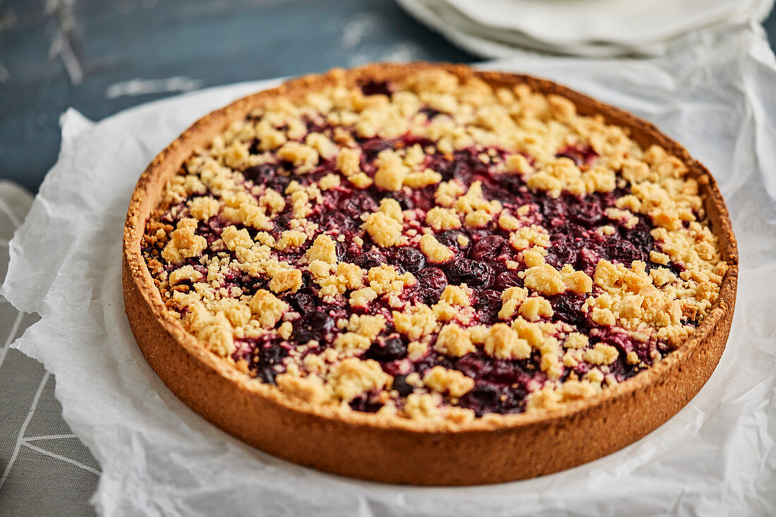 Cherry crumble cake