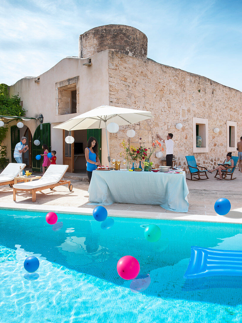 Party Buffet Under Parasol Next To License Images 13169176 Stockfood