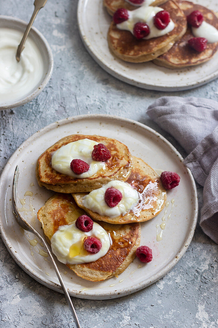 Banana and yogurt pancakes with yogurt, honey and raspberries