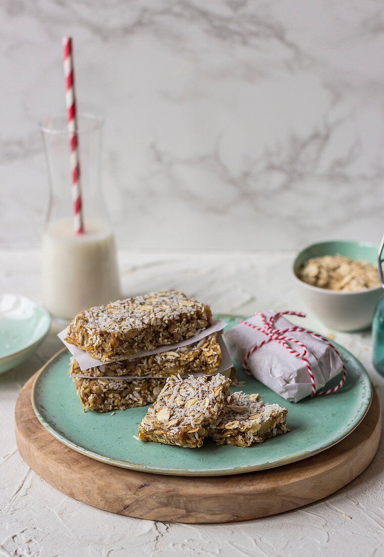 Homemade muesli bars from nuts and dried fruits with oats, milk in a glass