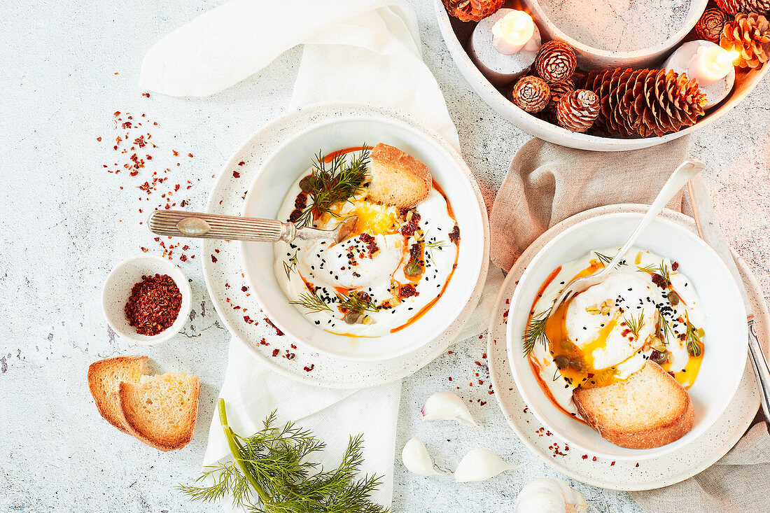 Cilbir – fashionable breakfast from turkey with poached egg