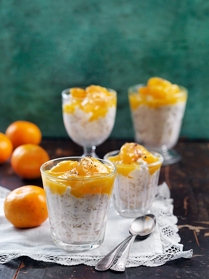 Vanillia rice with clementines and cardamom