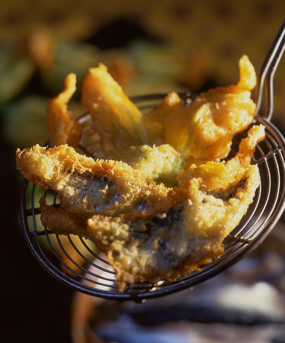 Fried sardines and courgette flowers