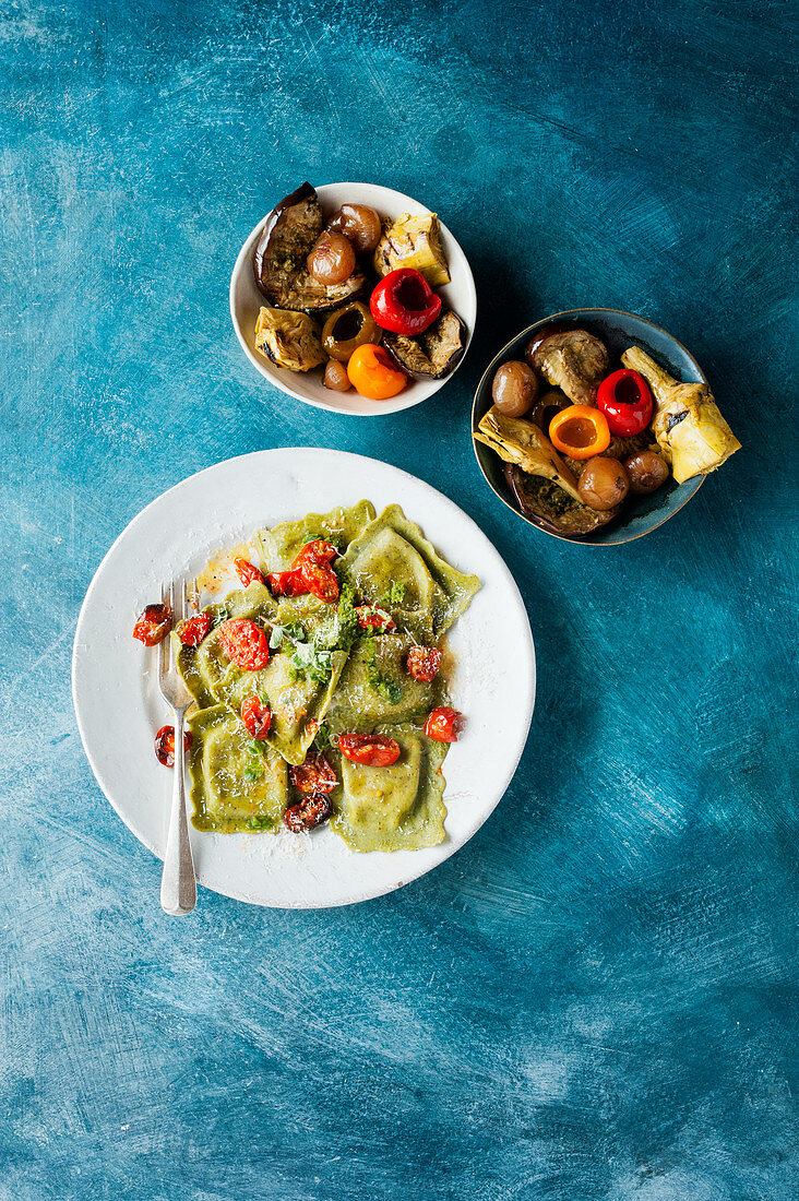 Ravioli Verde mit Antipasti