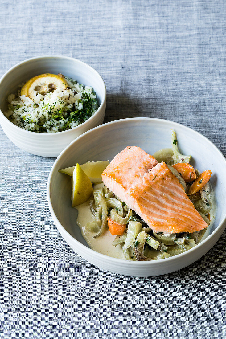 Rahmfenchel mit Lachsfilet und Röstzitronen-Reis