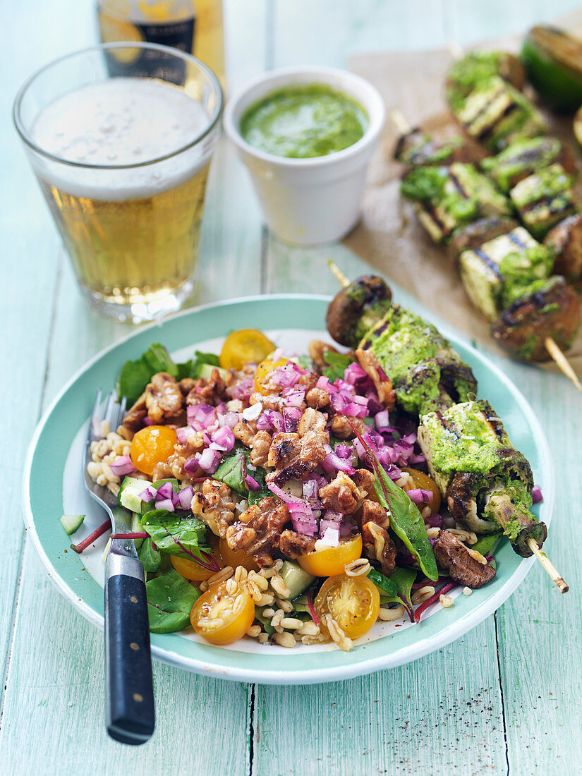 Grilled mushroom tofu skewers with pesto and wheat salad with tomatoes, walnuts and red onions