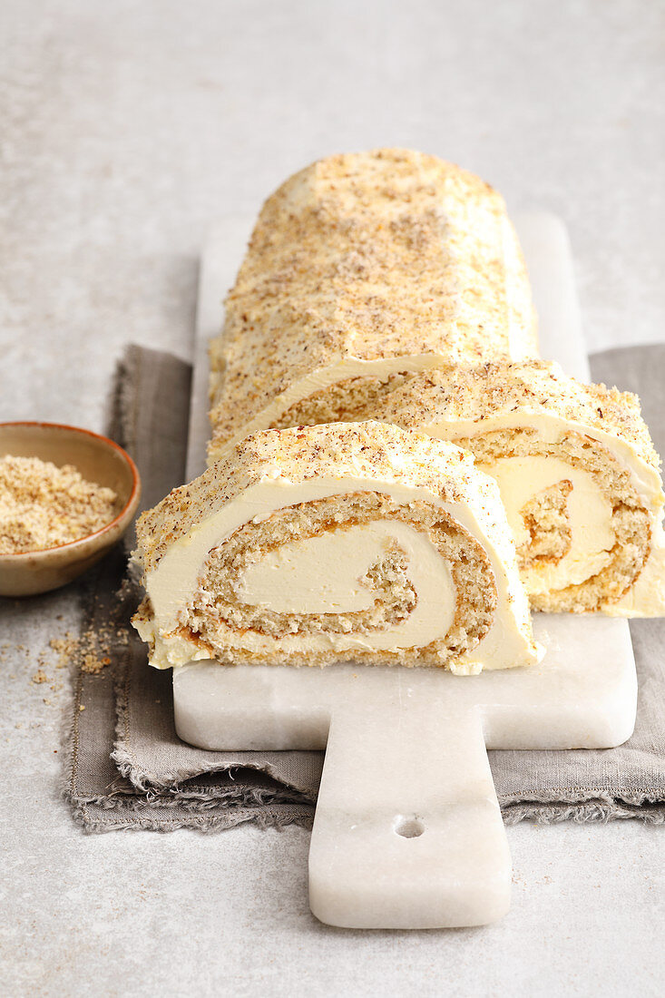 Weiße Nussroulade