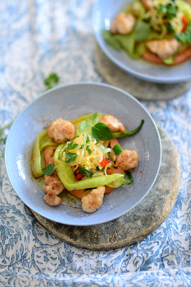 Türkische Lammbries mit Tomaten, Petersilie und Oregano