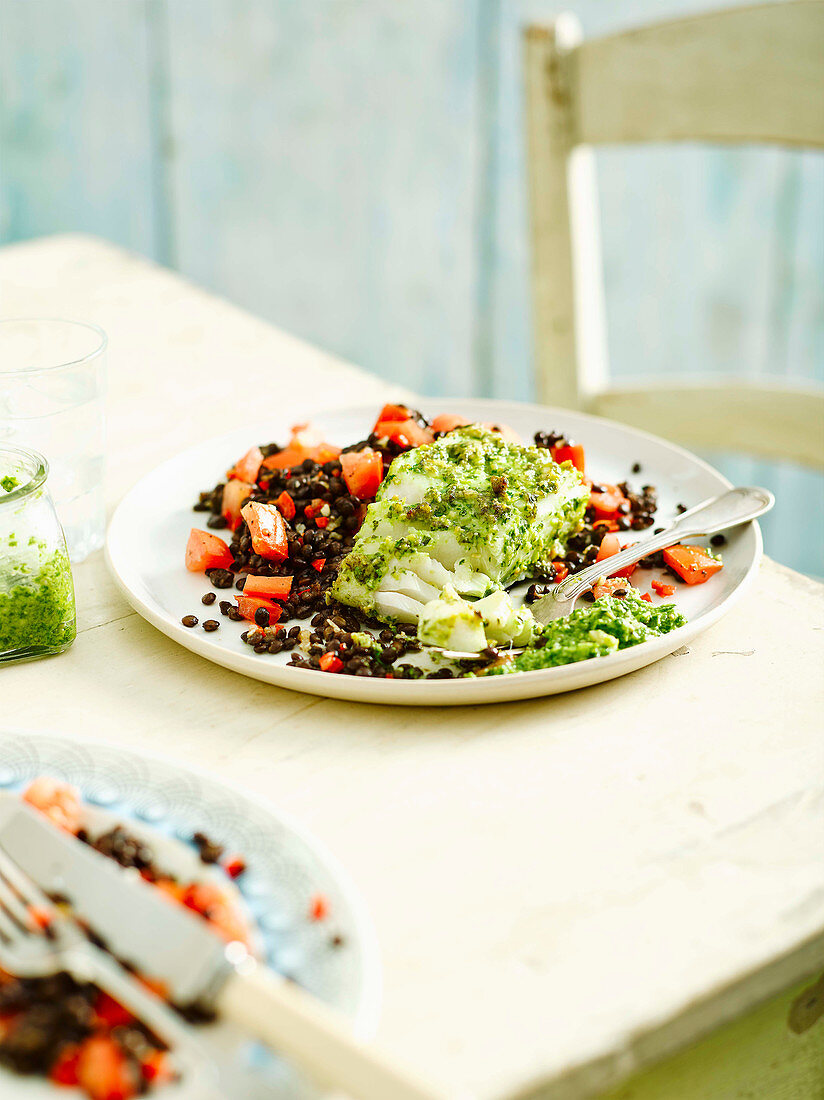 Kabeljau mit Pesto-Kruste auf Linsengemüse