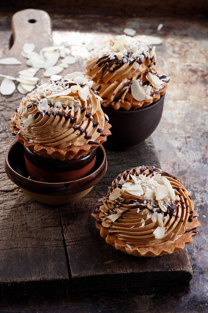 Tartlets with caramel and nut cream